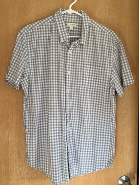 Short-Sleeve Button-Down shirt